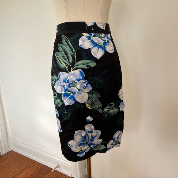 Banana Republic Pencil Skirt Floral Flower Size 0 Fits XS-S Black Green White - Picture 7 of 10